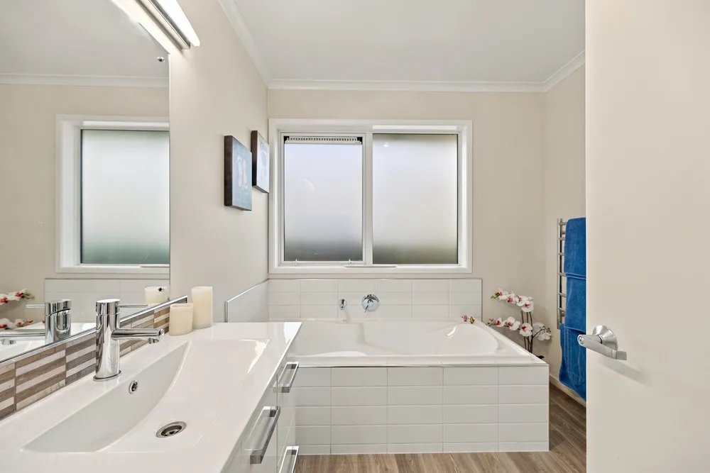 Photos of 61 Kotuku Crescent