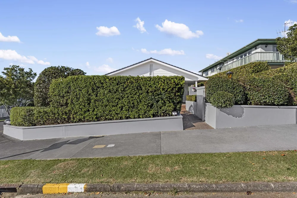 Photos of 9 Worcester Road