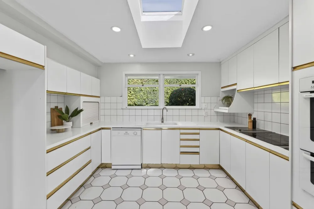 Photos of 9 Worcester Road