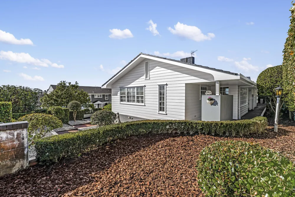 Photos of 9 Worcester Road