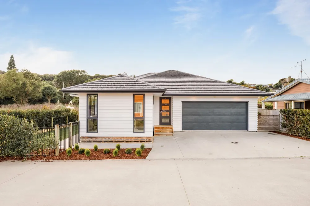 Photos of 1 Pohutukawa Way