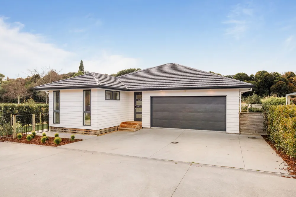 Photos of 1 Pohutukawa Way