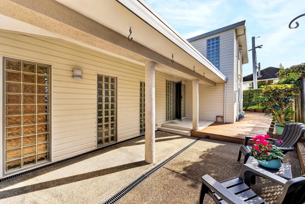 Photos of 2/51 Merani Street