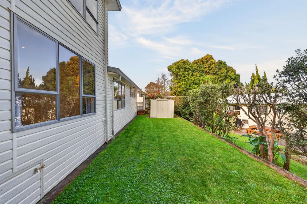 Photos of 2/51 Merani Street