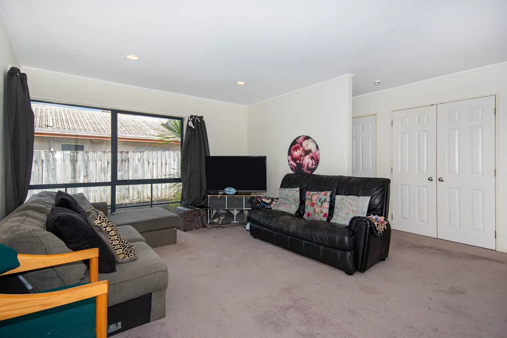 Photos of 8 Howards Way