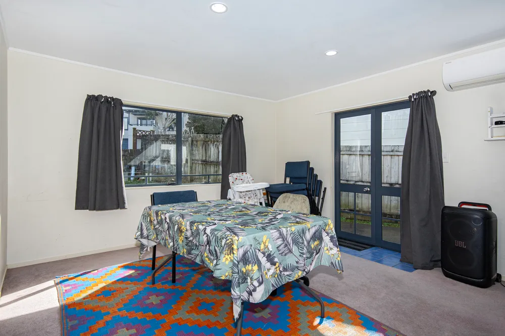 Photos of 8 Howards Way