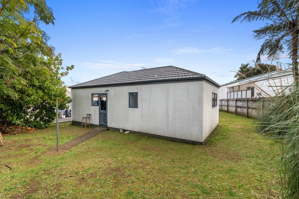 Photos of 8 Howards Way