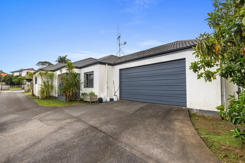 Photos of 8 Howards Way