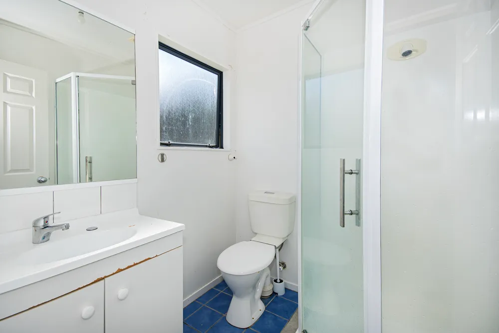 Photos of 8 Howards Way