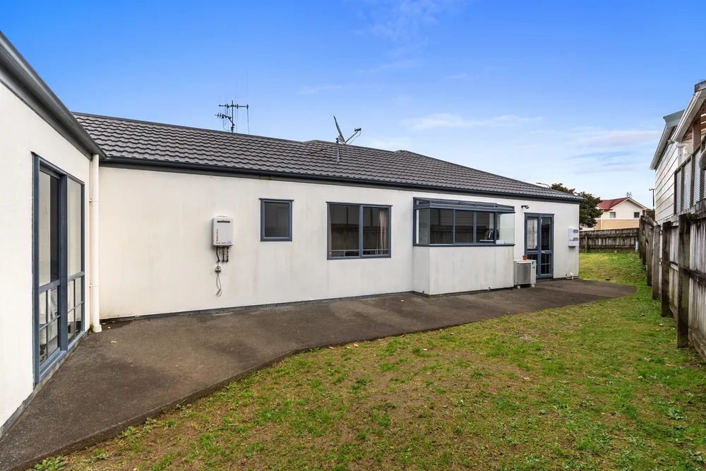 Photos of 8 Howards Way
