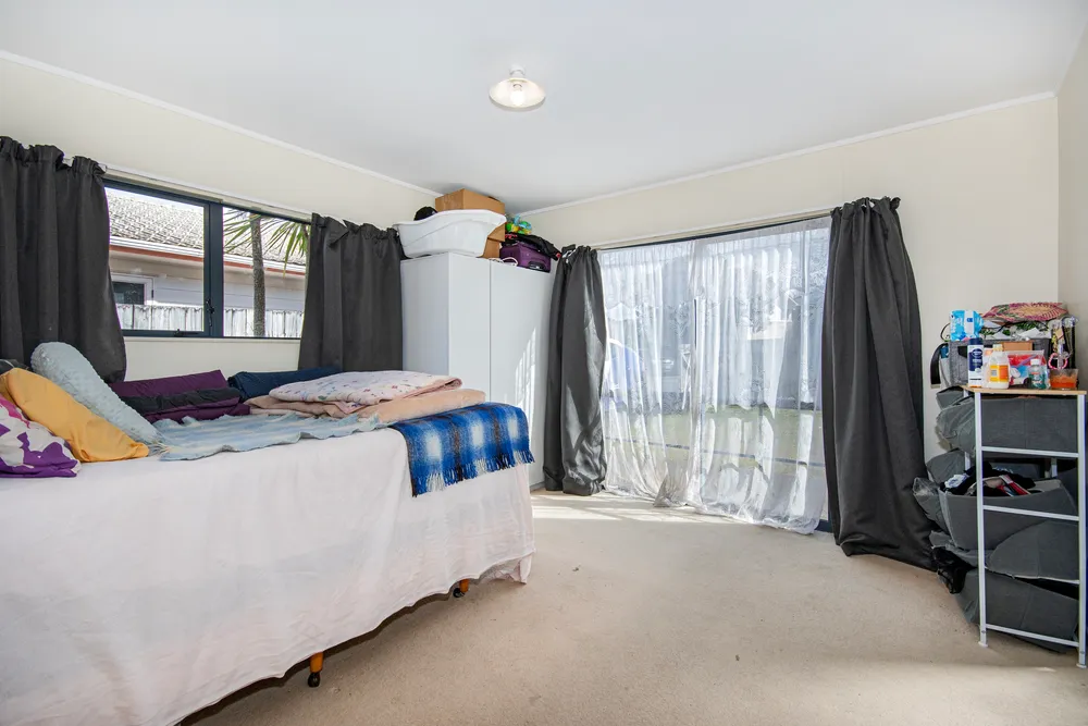 Photos of 8 Howards Way