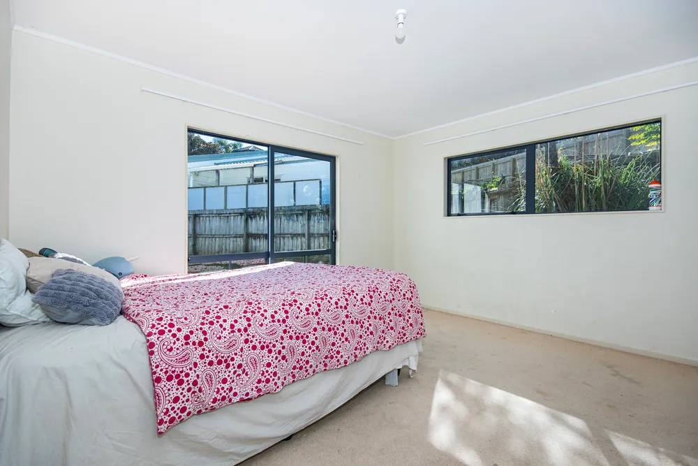 Photos of 8 Howards Way