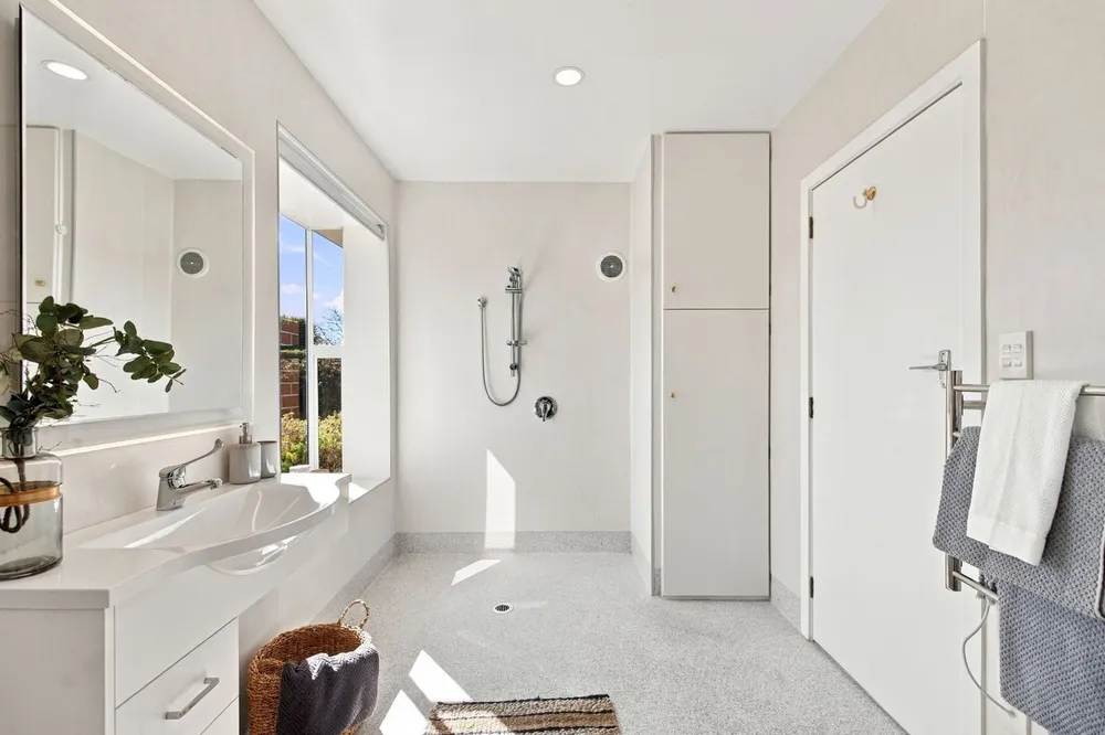 Photos of 16 Remuera Avenue