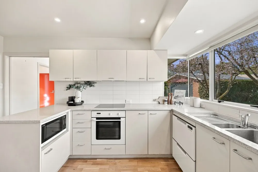 Photos of 16 Remuera Avenue