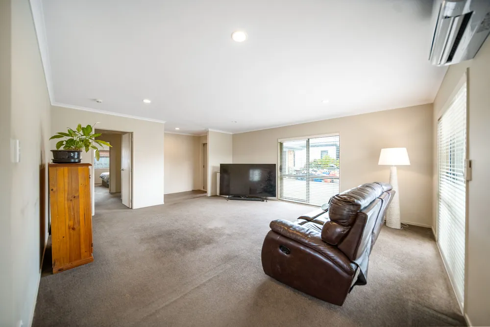 Photos of 34 Paterson Avenue West