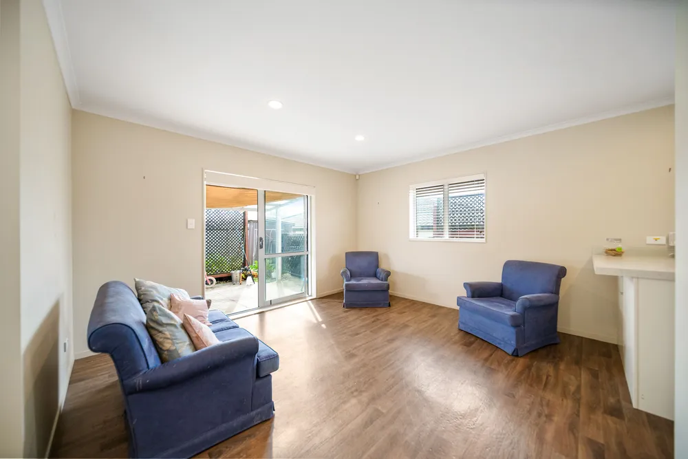 Photos of 34 Paterson Avenue West