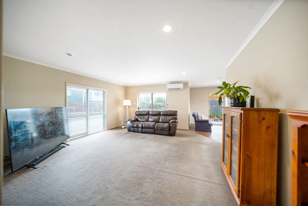 Photos of 34 Paterson Avenue West
