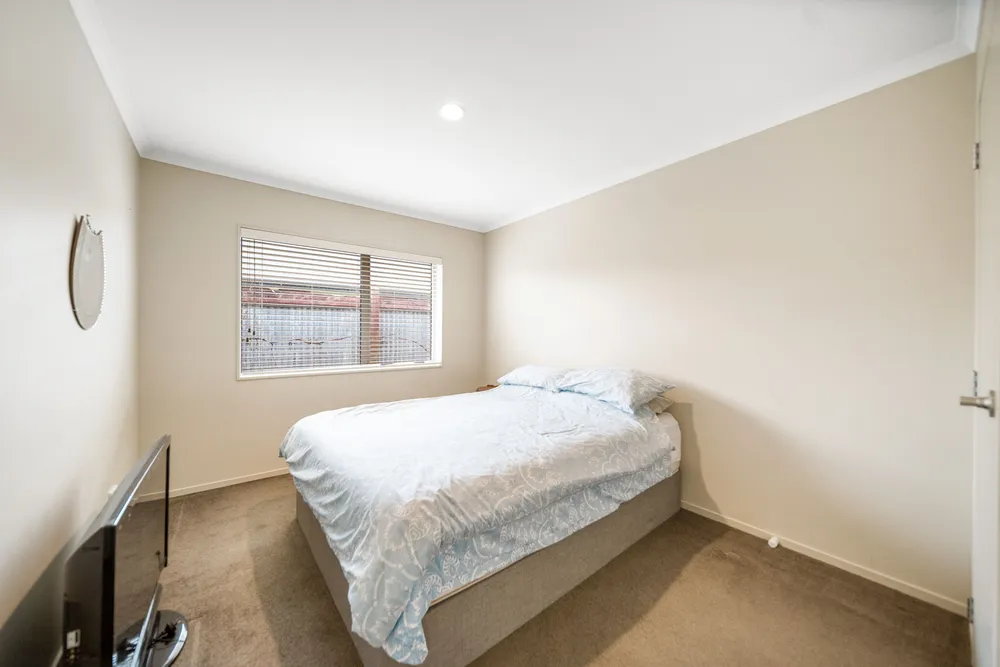 Photos of 34 Paterson Avenue West