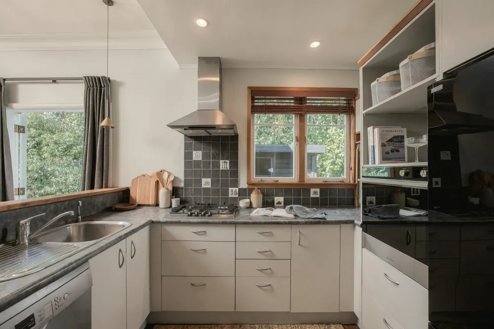 Photos of 6 Strowan Avenue