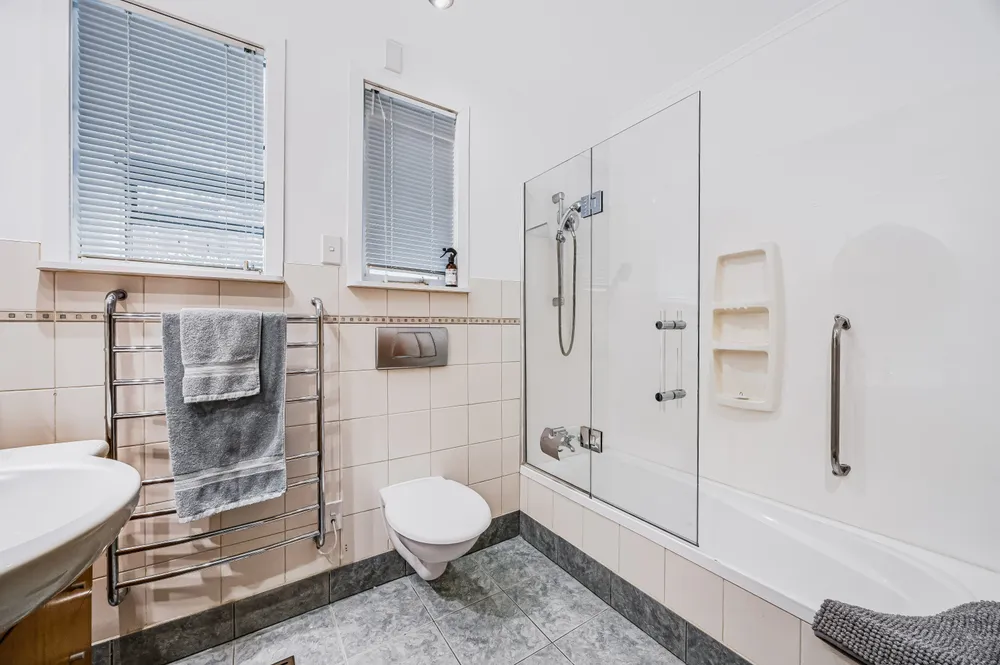 Photos of 16A Auld Street