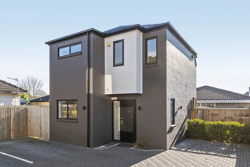 Photos of 15 Rowan Avenue