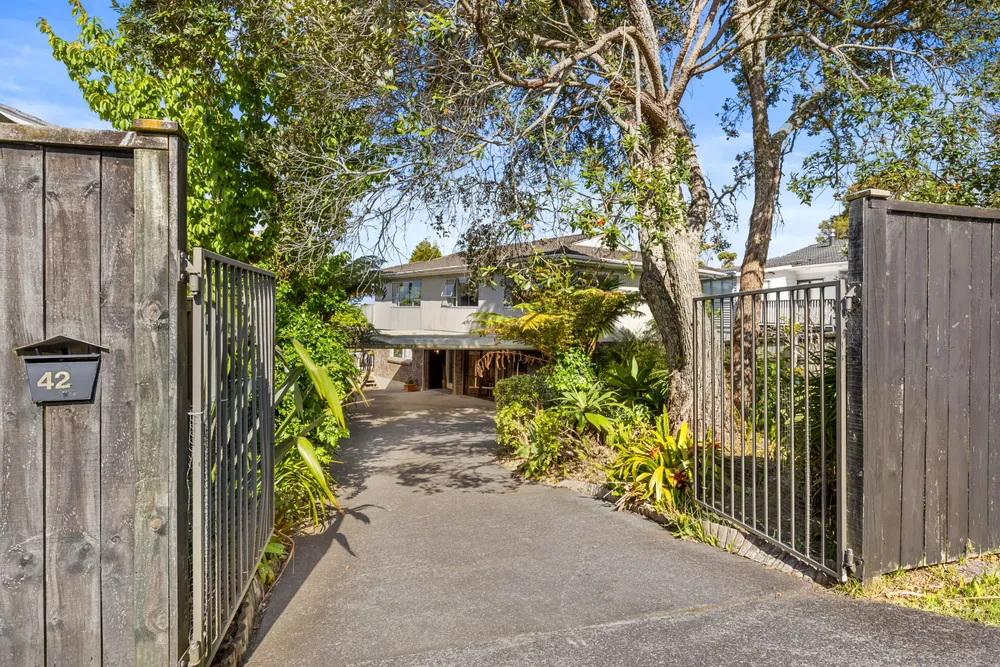 Photos of 42 Shetland Street
