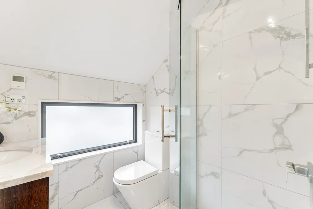 Photos of 1020B New North Road