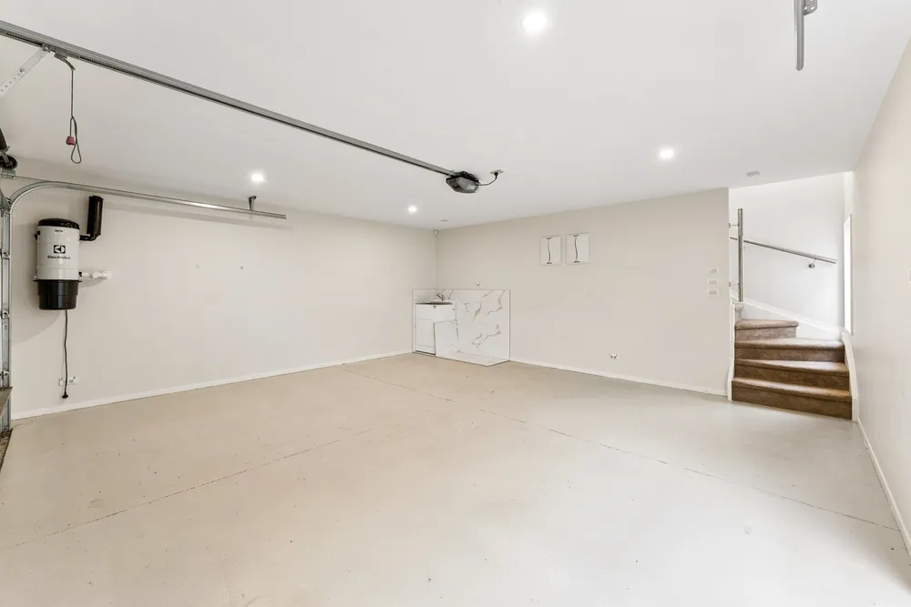 Photos of 1020B New North Road