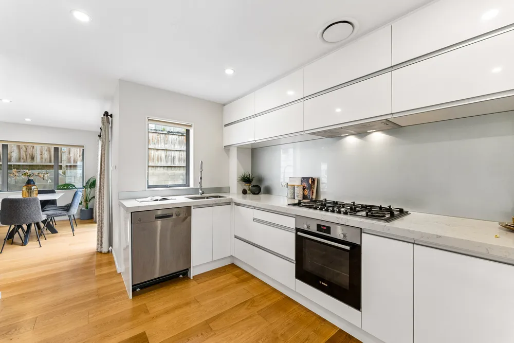 Photos of 1020B New North Road