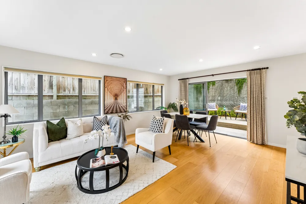 Photos of 1020B New North Road
