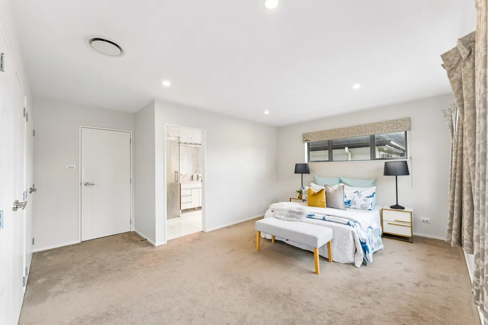 Photos of 1020B New North Road