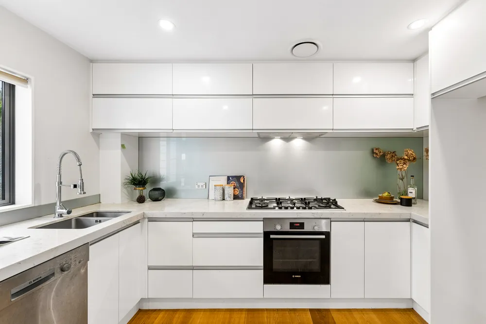 Photos of 1020B New North Road