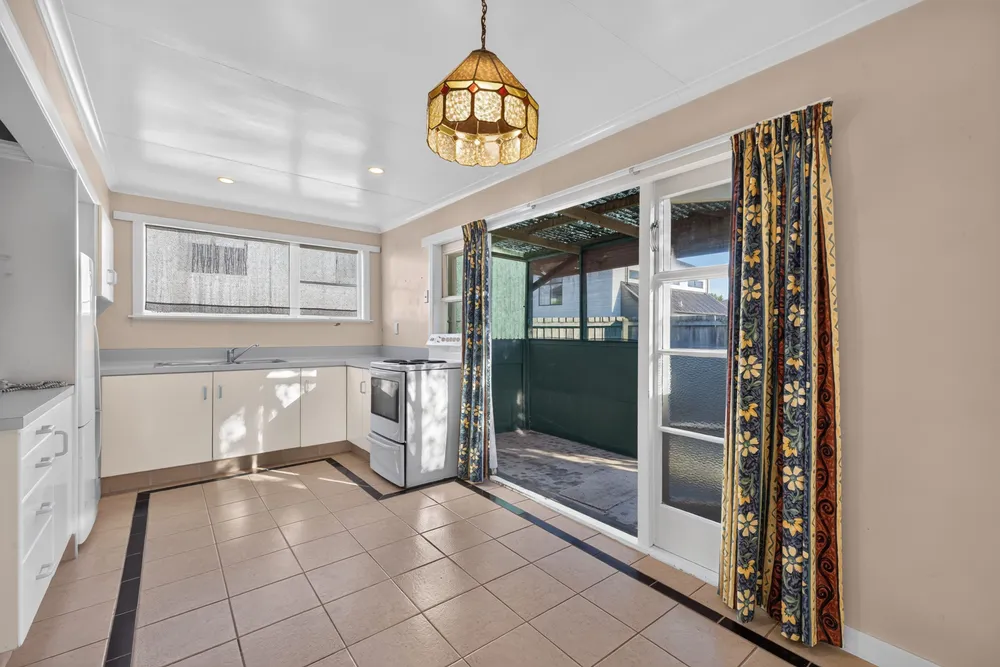 Photos of 679a Worcester Street