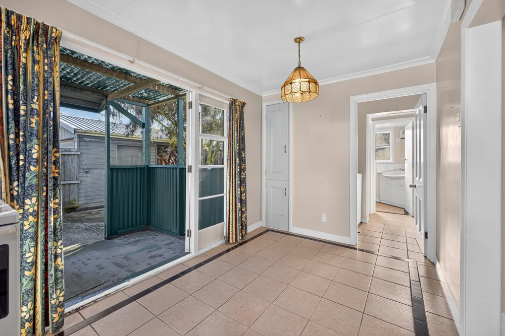 Photos of 679a Worcester Street