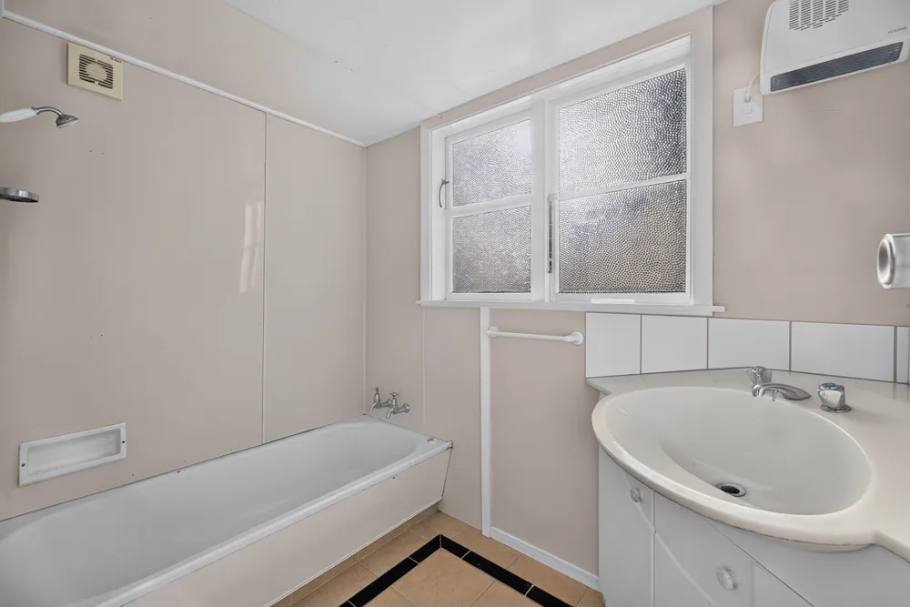 Photos of 679a Worcester Street