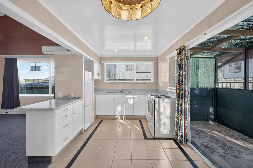 Photos of 679a Worcester Street