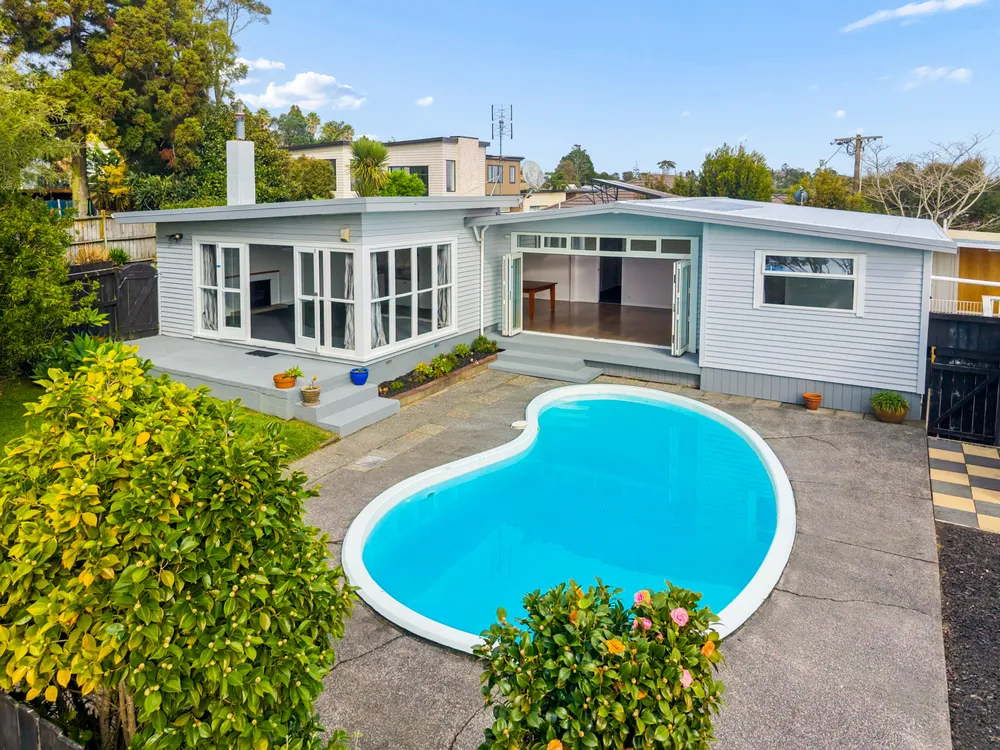 Photos of 53 Greenhithe Road