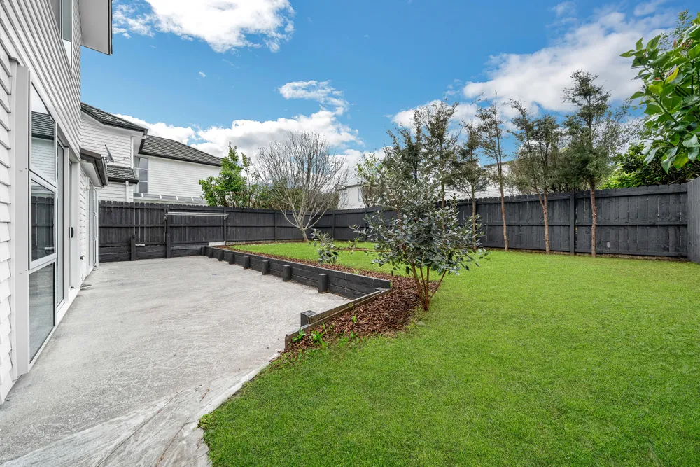 Photos of 4 Phar Lap Crescent