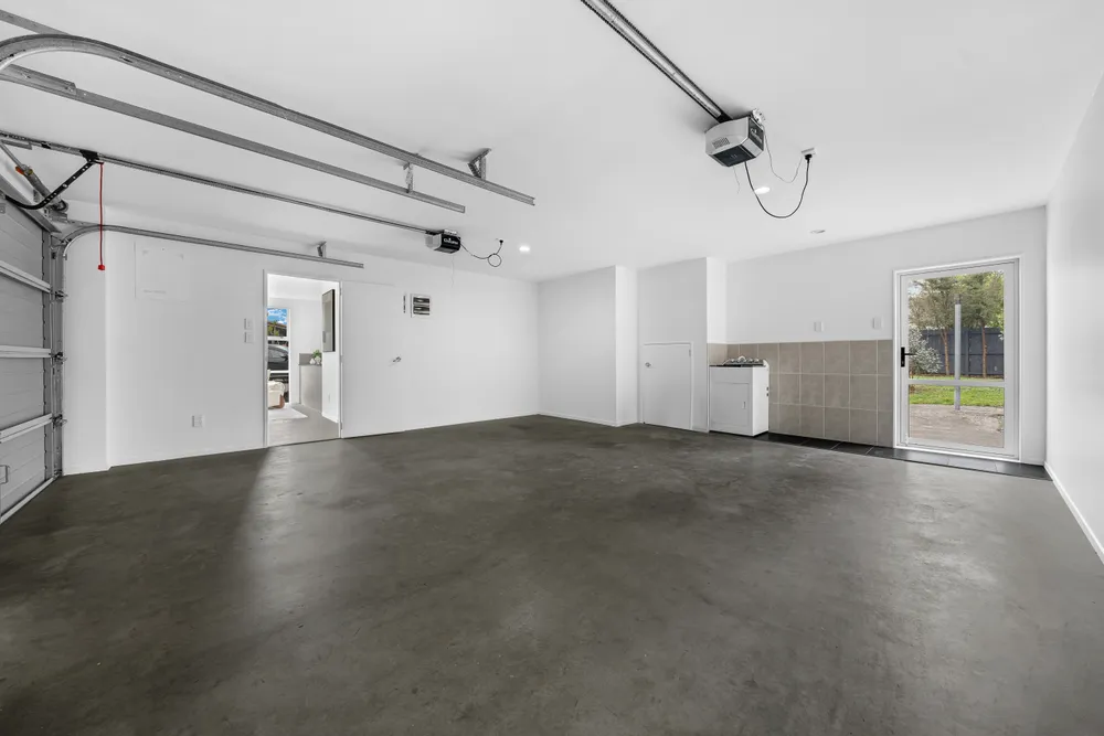 Photos of 4 Phar Lap Crescent