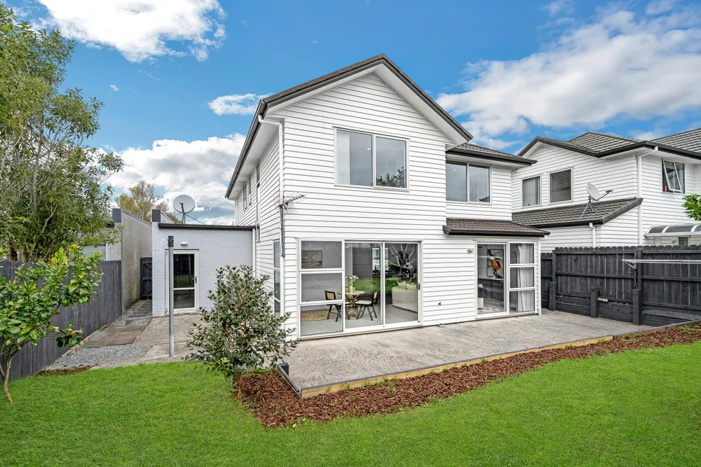 Photos of 4 Phar Lap Crescent