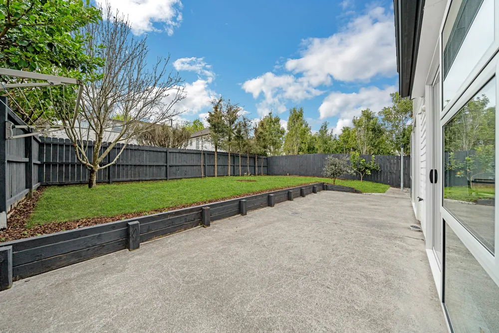 Photos of 4 Phar Lap Crescent