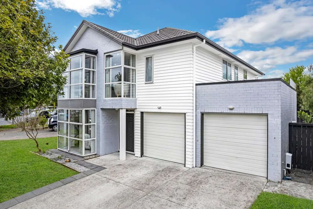 Photos of 4 Phar Lap Crescent