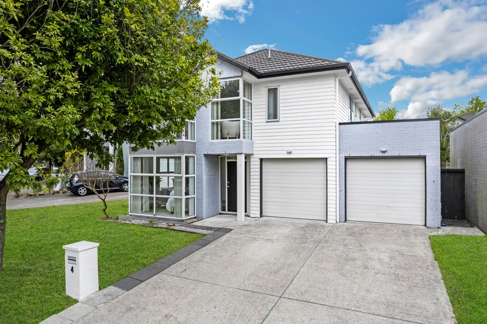 Photos of 4 Phar Lap Crescent