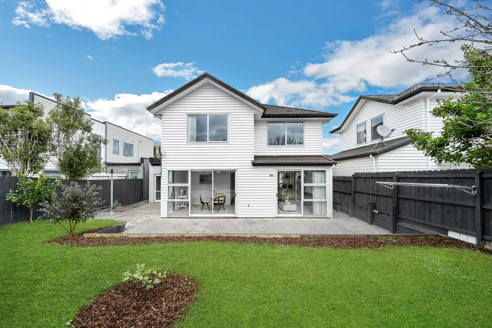 Photos of 4 Phar Lap Crescent