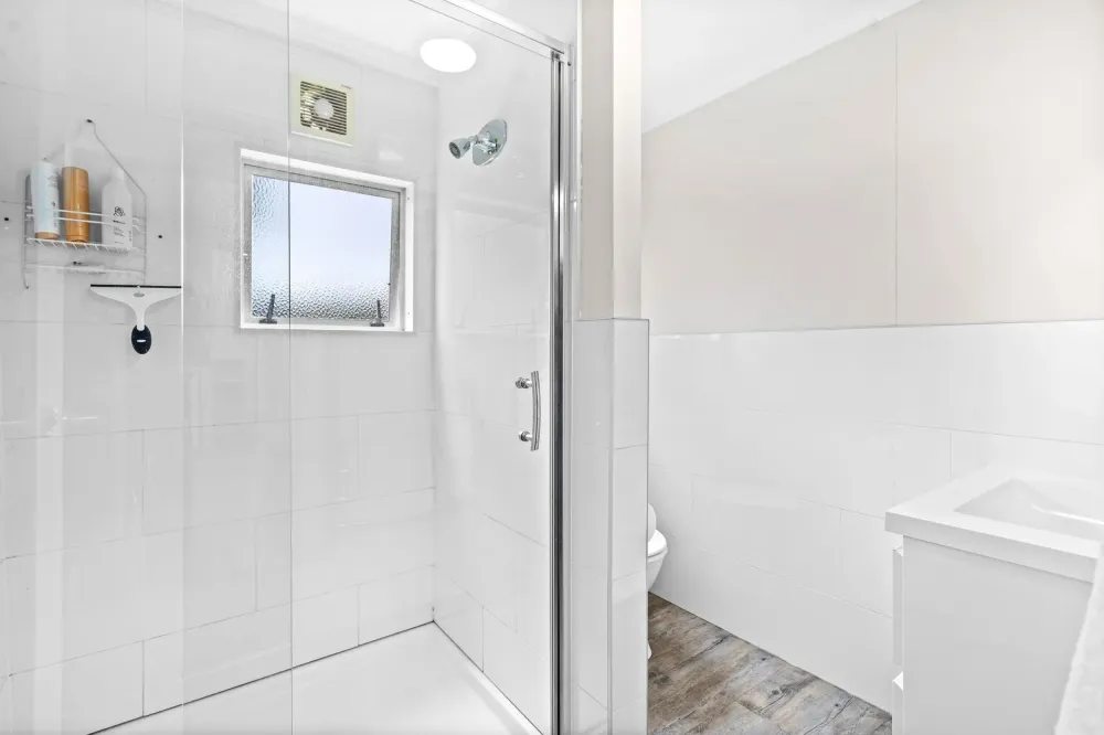 Photos of 21A Pyle Road East