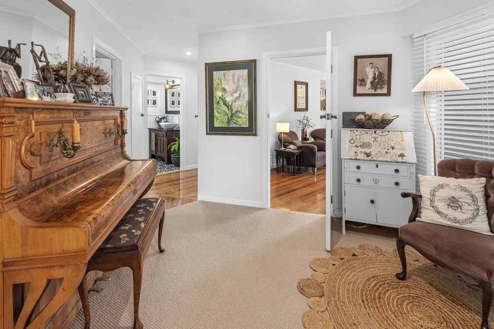 Photos of 60 Carr Street