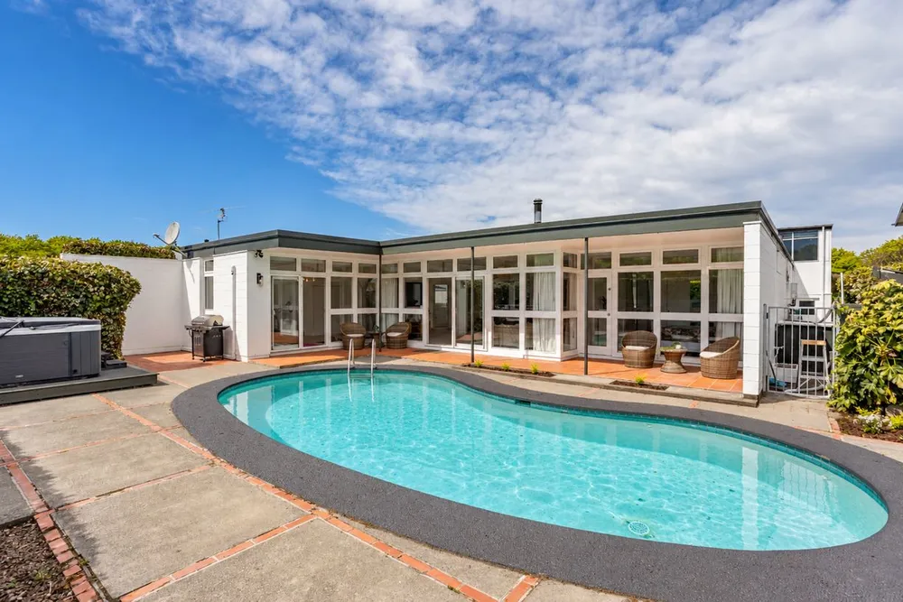 Photos of 24 Guinness Crescent