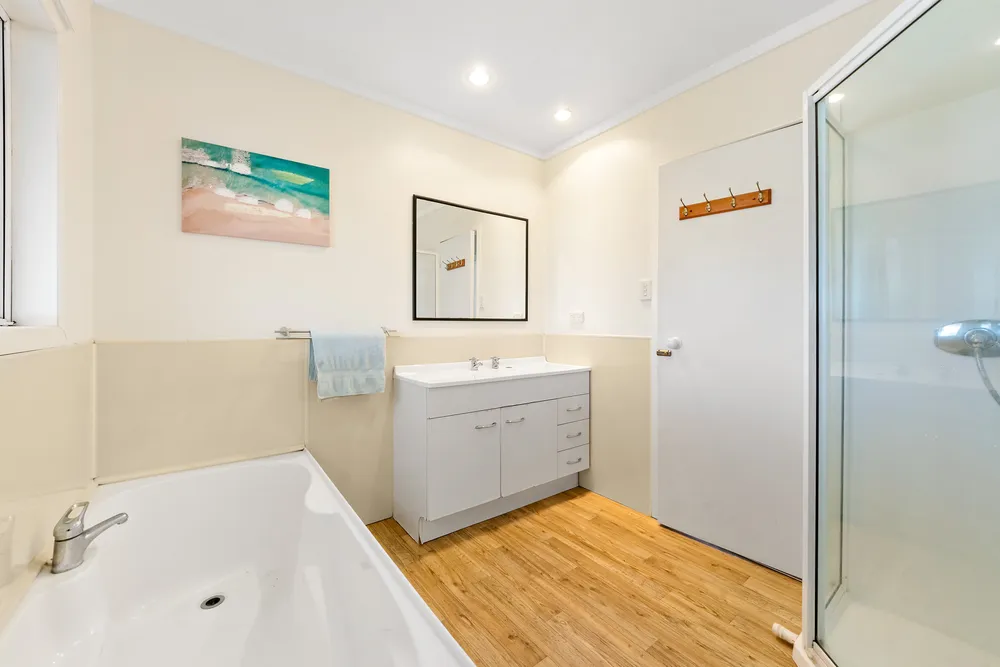 Photos of 13 Gladfield Lane