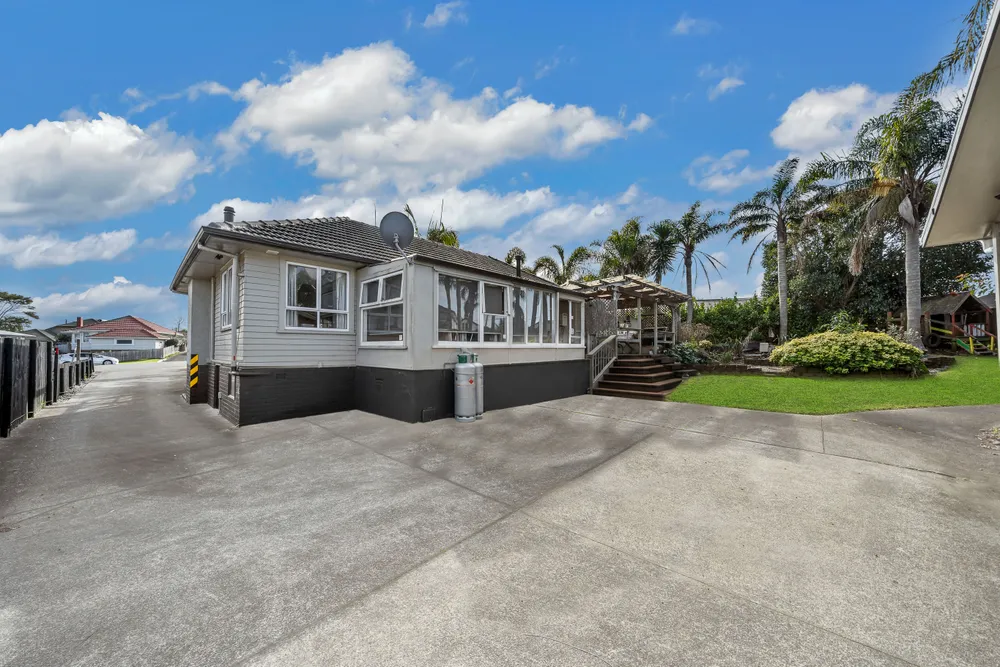 Photos of 13 Gladfield Lane