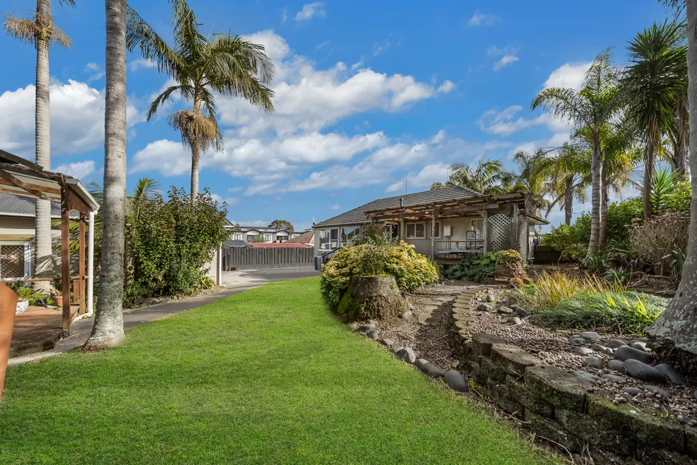 Photos of 13 Gladfield Lane